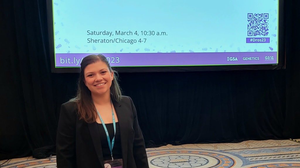 Valentina Botero standing in front of a screen in a conference auditorium